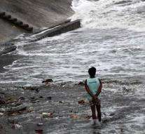Typhoon Mangkhut reaches Philippines