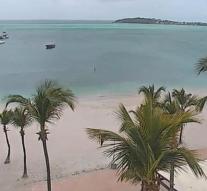Watch live: it starts to blow on Sint Maarten