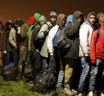 Young migrants back to Calais