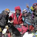 Stray dog ​​conquers top Himalayas