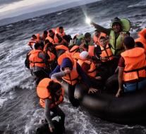 1000 refugees Mediterranean rescued