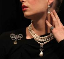 28 million commandments for Marie Antoinette's pearl