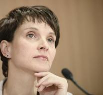 AfD leader Petry stepping on