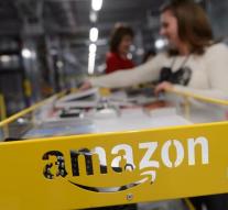 Amazon works at its own supermarket
