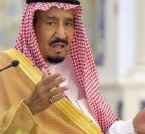 Armed men kill guards Saudi king