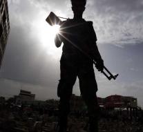 Army is still invading Yemeni port
