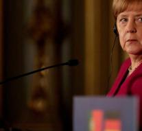 Asylum affair pushes Merkel in the corner
