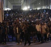 Athens sends ten Syrians to Turkey