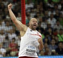Athlete medal sells for sick Olek (3)