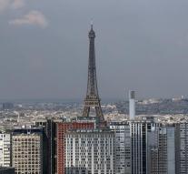 Attack at Eiffel Tower may be terrorist