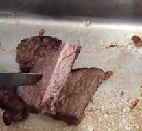Australian bakes steak in a hot car