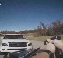 Automobiliste ramming cop shooting