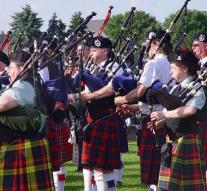 'Bagpipes play dies in Scotland