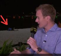 BBC presenter appoints hilariously vozend couple in background