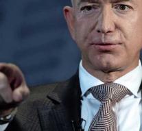 Bezos accuses the publisher of blackmail