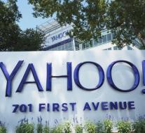 'Bidding Fight on Yahoo Share erupt '