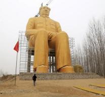 Bizarre golden statue Mao