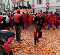 Bizarre orange fight in Italy