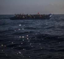 Boat carrying refugees capsizes
