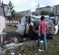 Bomb attack on police vehicle in Diyarbakir