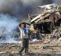 Bomb explodes in cars Mogadishu: 18 dead