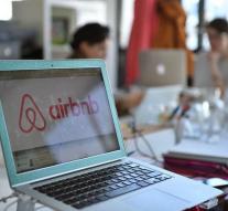 Book a restaurant with Airbnb