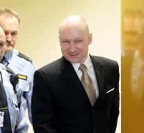 Breivik speaks three hours before court