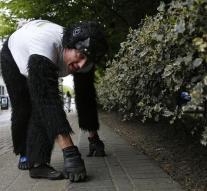 Brit creeps in London's gorilla pack marathon