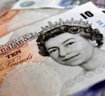 British pound falls to new Brexit-fear