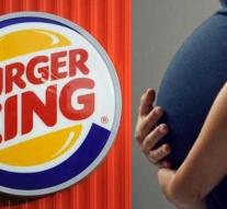 Burger King through the dust to a tasteless campaign: 'Free hamburgers if you get pregnant by footballer'