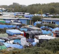 Calais refugees get heated tents