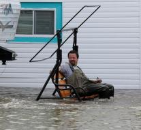 Canadians struggle with floods