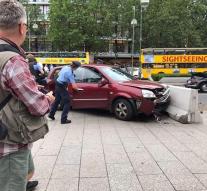 Car drives into concrete blocks Berlin