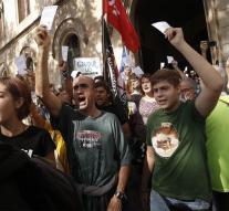 Catalan students argue for referendum