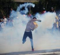 Certainly fifty wounded in riots Caracas