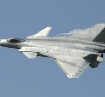China presents stealth fighter