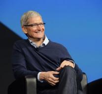 'Clinton had Tim Cook and Bill Gates' image