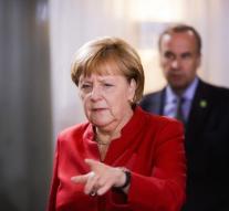 Clinton sees Merkel as an example
