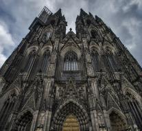 Cologne Cathedral fends urinating