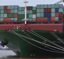 Container ship crashes in Hamburg