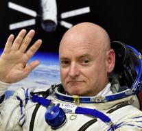Crew returns after year from ISS