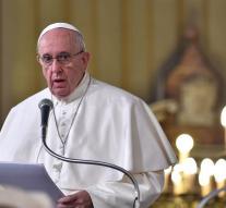 Criminals offer expensive tickets to pope