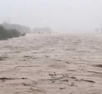 Cyclone isolates thousands in New Zealand
