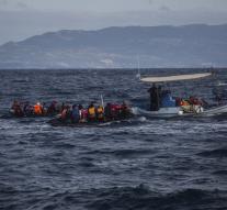 Dead after refugee boat capsize