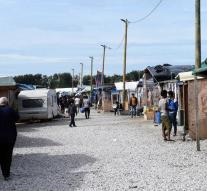 Dead and wounded in migrant camp in Calais