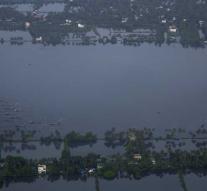 Deaths flood need India to 375