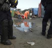 Demolition 'Jungle' in Calais started