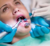 Dentist draws 22 healthy teeth and chooses