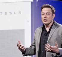 Elon Musk helps cave boys