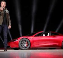 Elon Musk: I want to shoot my Tesla to Mars